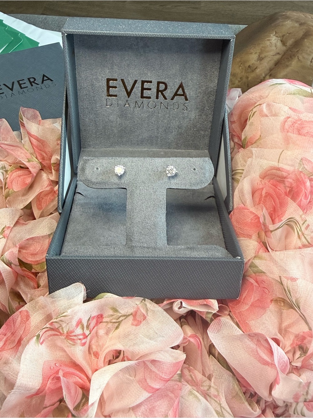Stunning💎Studs TC.75 (E-F/VS2) NW Appraisal over$900. Perfect that Special Grad